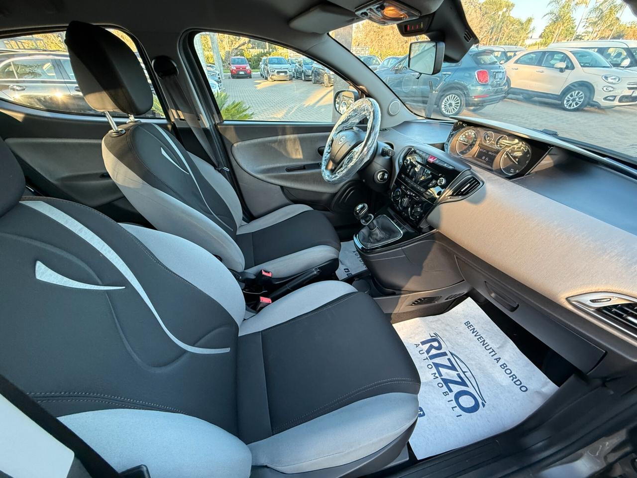 Lancia Ypsilon 1.2 69 CV 5 porte Gold