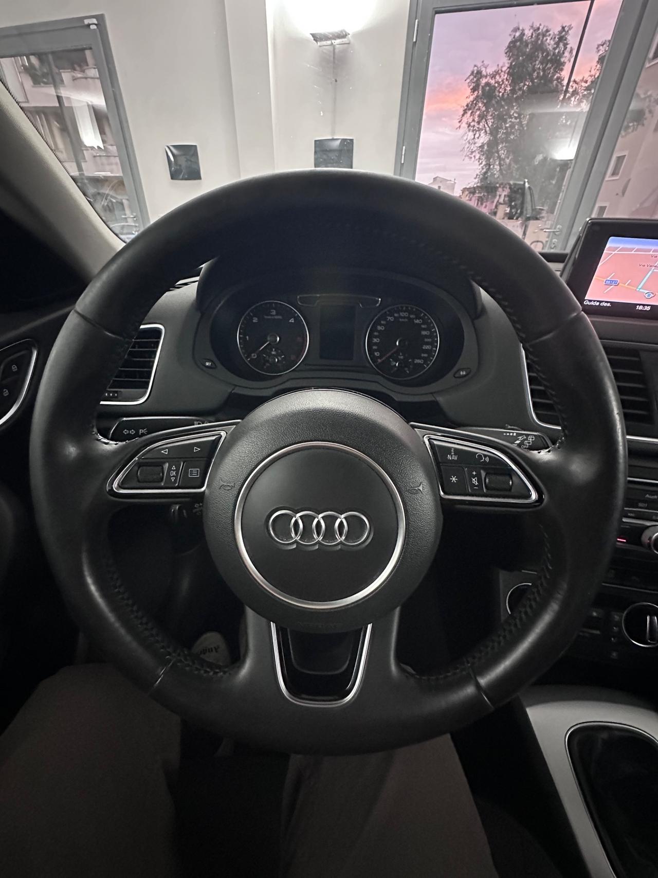 Audi Q3 2.0 TDI 120 CV Business