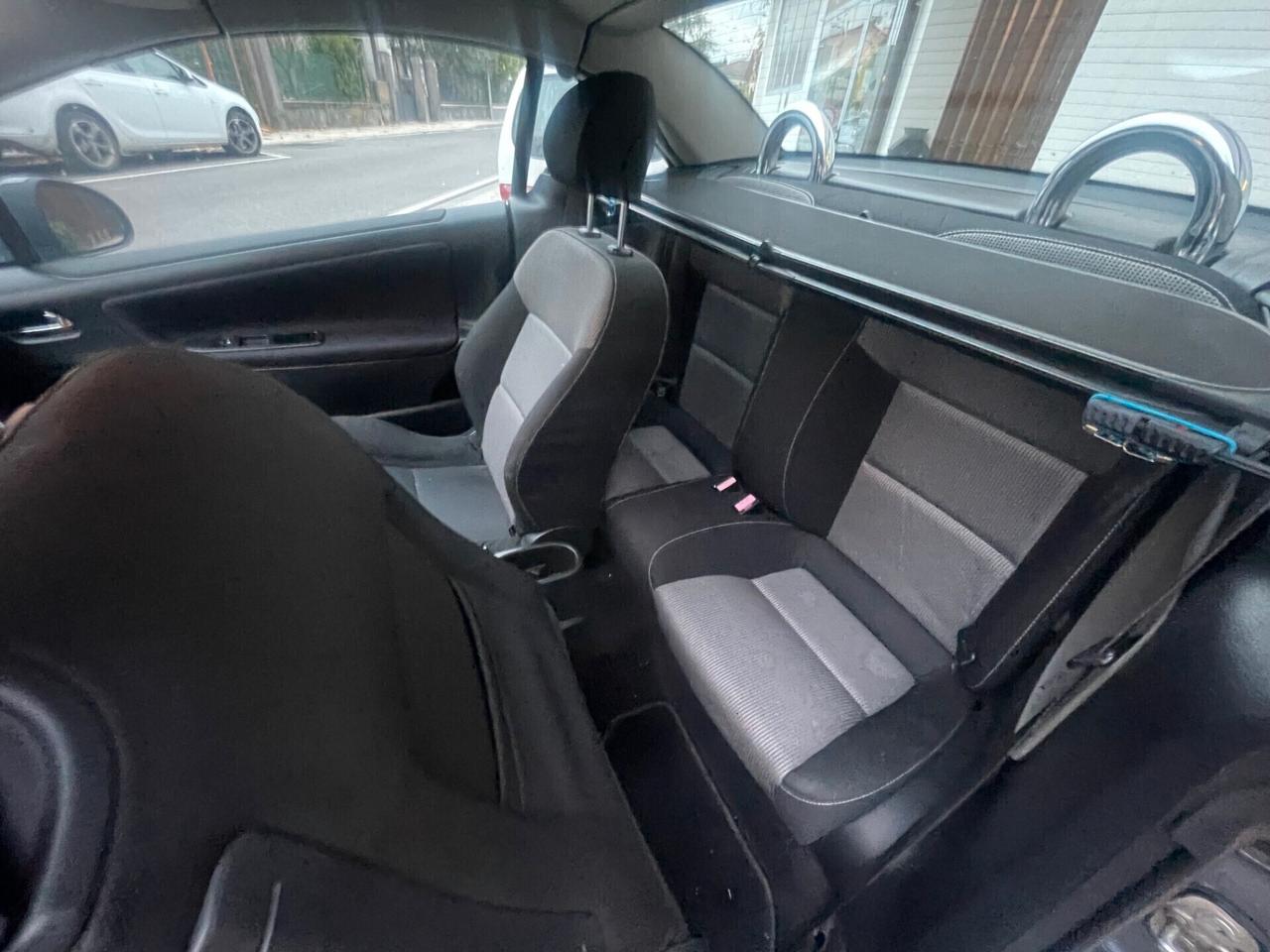 Peugeot 207 1.6 HDi 110CV CC Féline