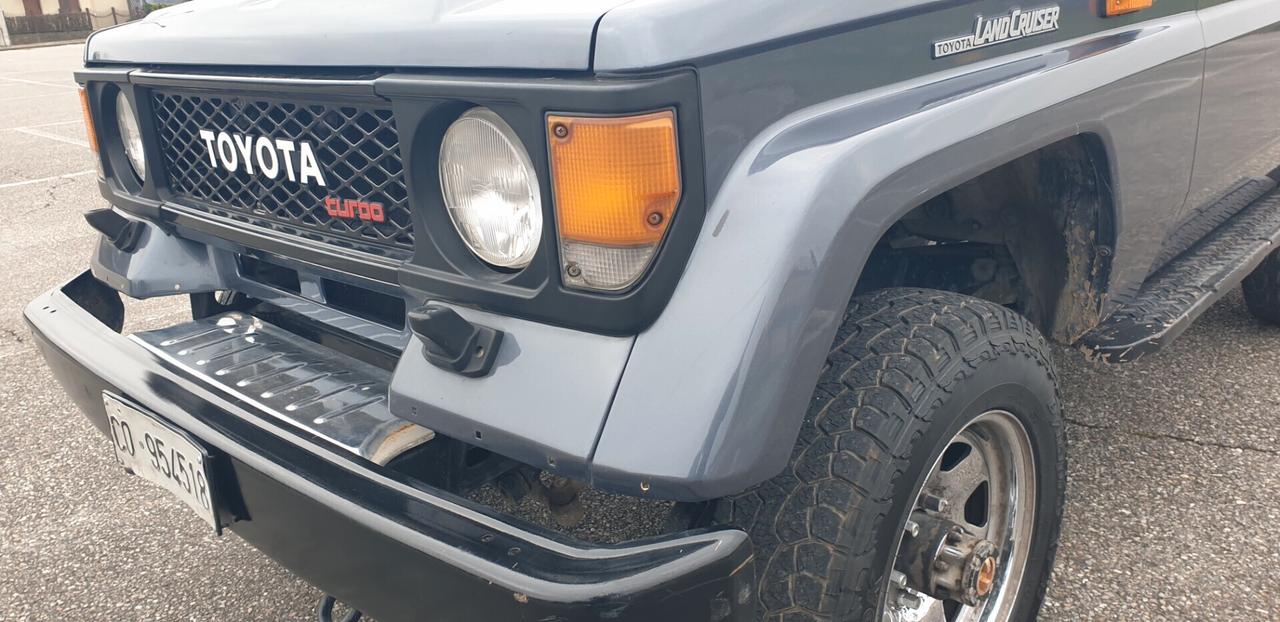Toyota Land Cruiser 2446 TURBO DIESEL
