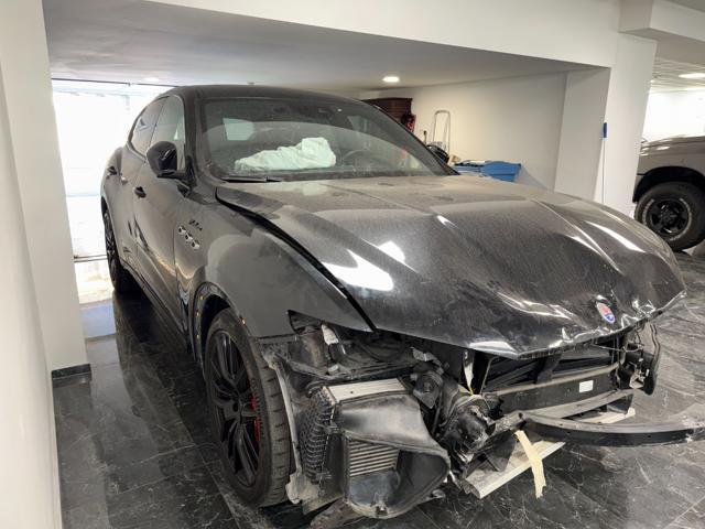 MASERATI Levante V6 350 CV AWD Modena PACCHETTO NERISSIMO / TETTO