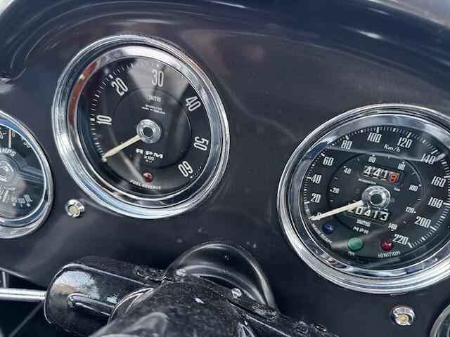 Aston Martin DB4 3.7 SUPERLEGGERA