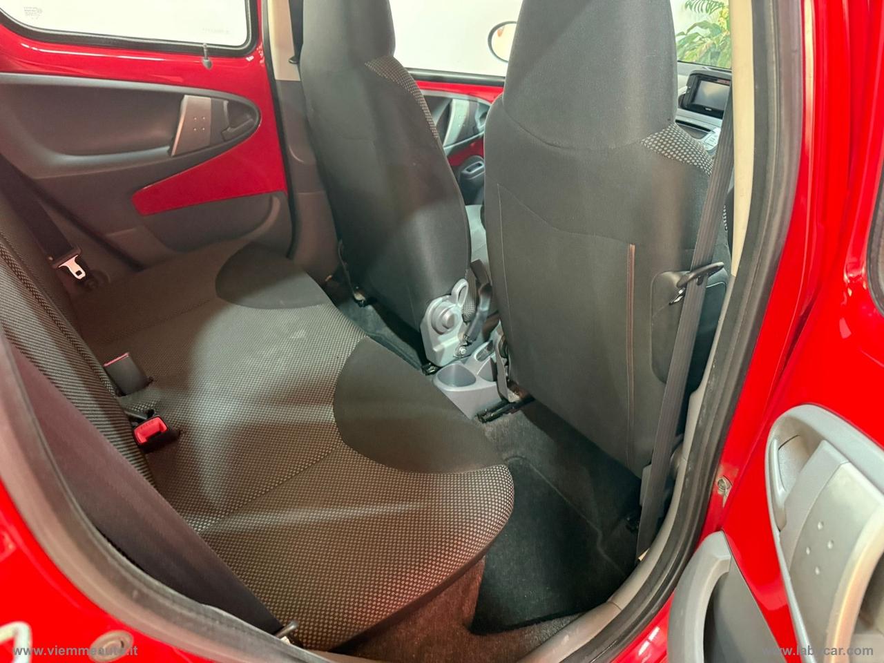 TOYOTA Aygo 1.0 12V VVT-i 5p.Deep Oc. Conn. MMT