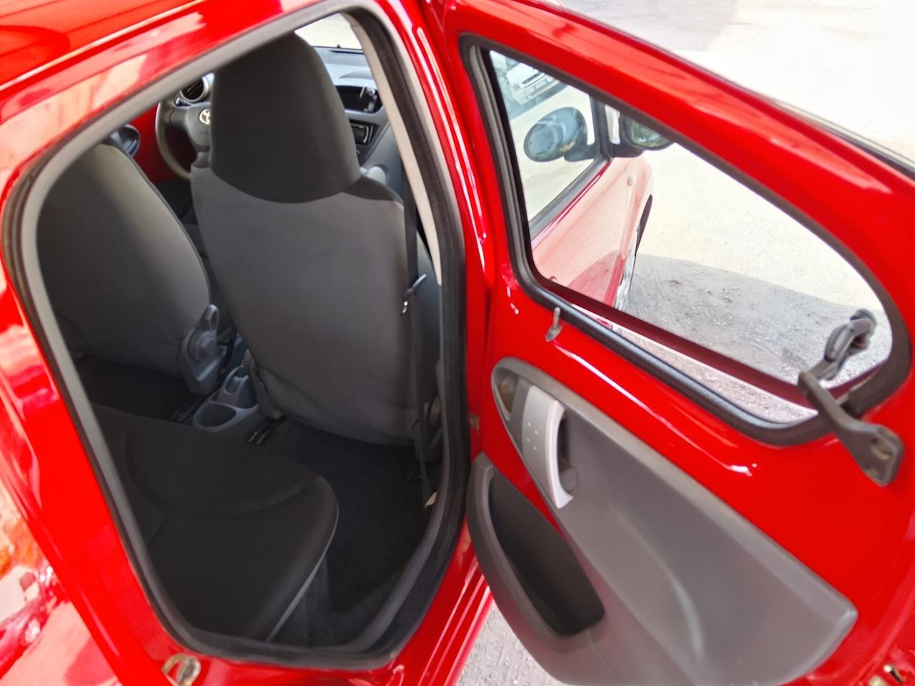 Toyota Aygo 1.0 12V VVT-i 5 porte Now 2011