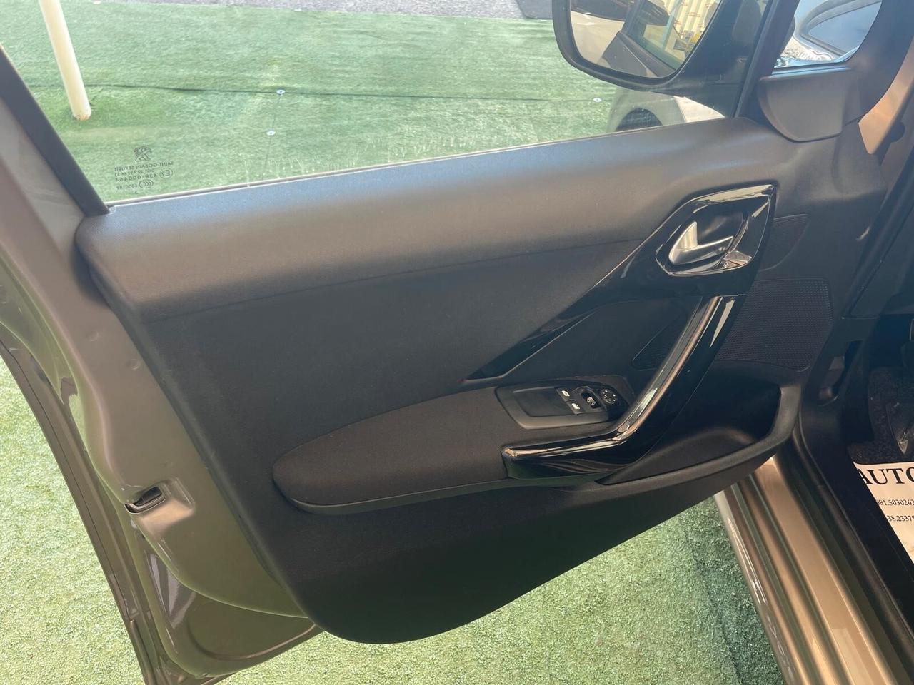 PEUGEOT 208 1.2 BENZINA 82CV