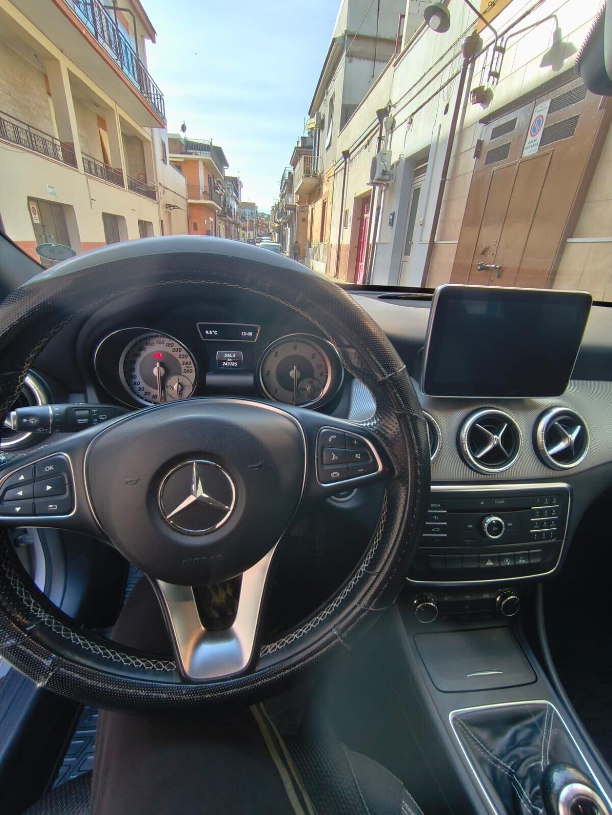 Mercedes-benz CLA 200 CDI S.W. Premium cv 136 camb