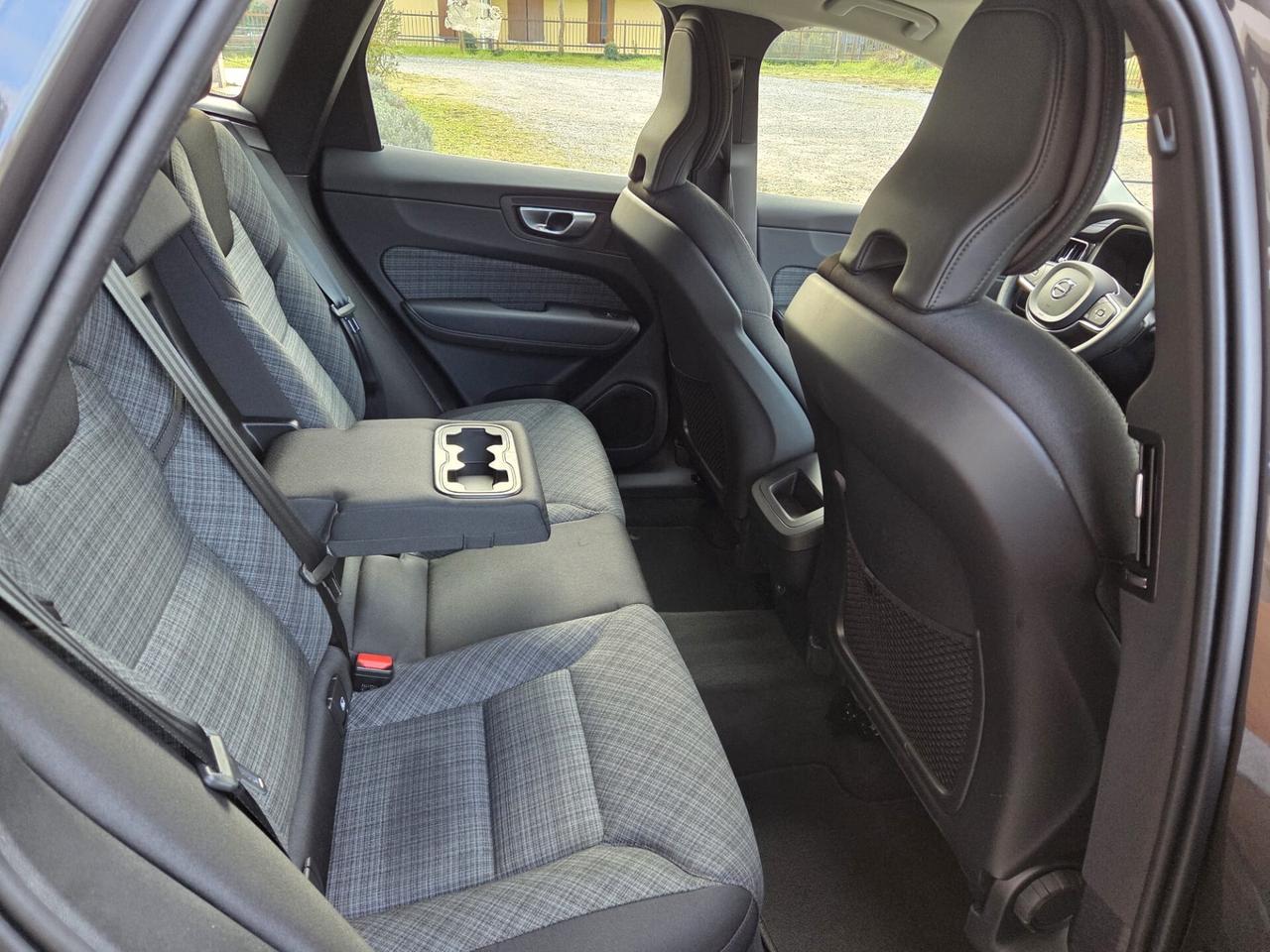 Volvo XC 60 B4 D AWD automatico Ultimate Dark