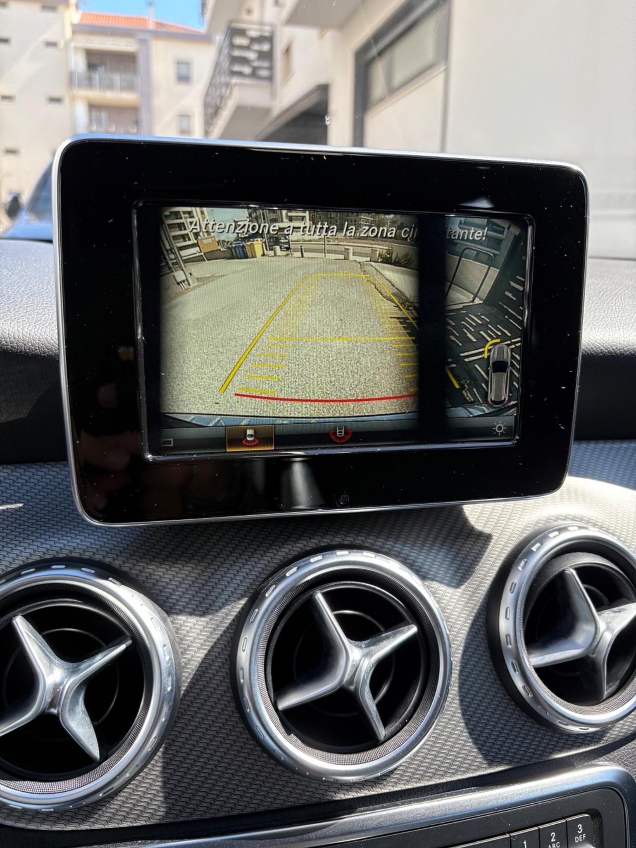 Mercedes-benz GLA 180 d Premium PARI AL NUOVO!