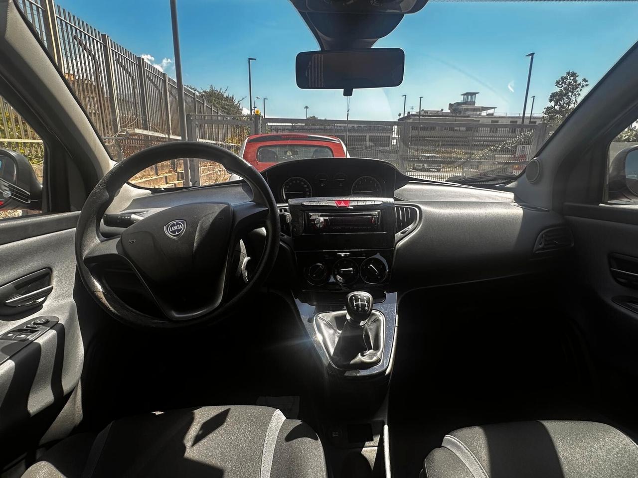 Lancia Ypsilon 0.9 TwinAir 85 CV 5 porte Metano Ecochic Silver