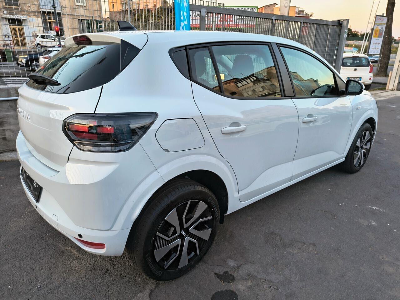 DACIA SANDERO 17.300 EURO NUOVA DA IMMATRICOLARE
