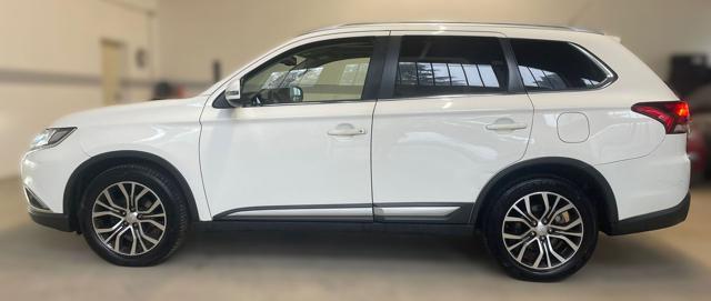 MITSUBISHI Outlander 2.2 DI-D 4WD Instyle Plus SDA 7 posti