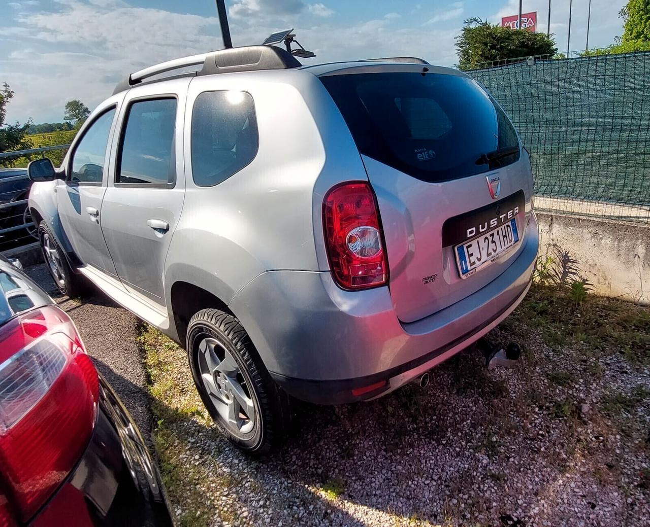 Dacia Duster 1.5 Diesel Neopatentati con gancio di traino