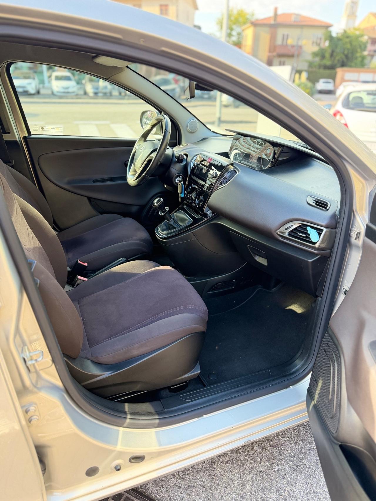 Lancia Ypsilon 900 neopatentati pronto uso garanzia