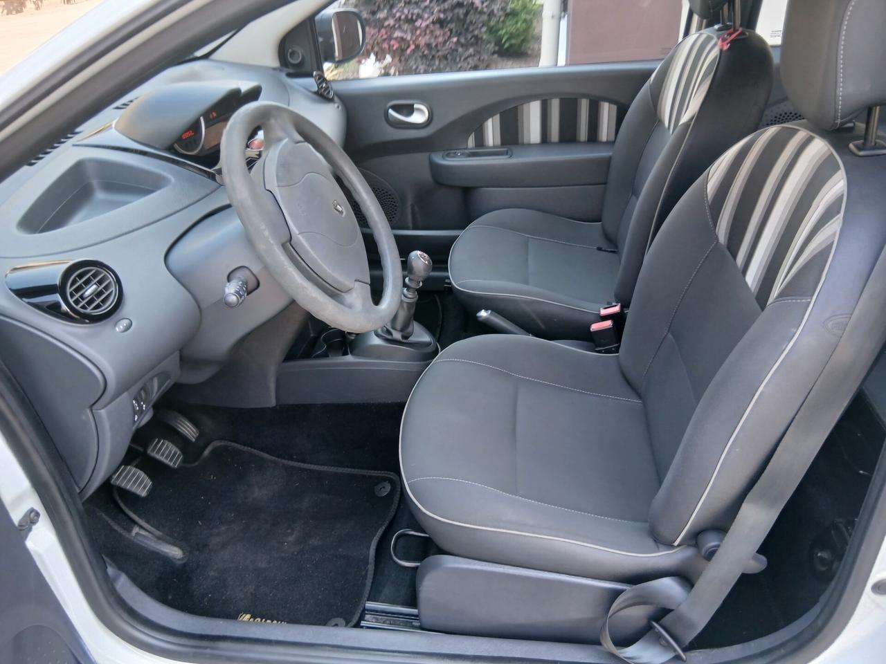 Renault Twingo 1.2 night & day unico prop tua a € 158 mese