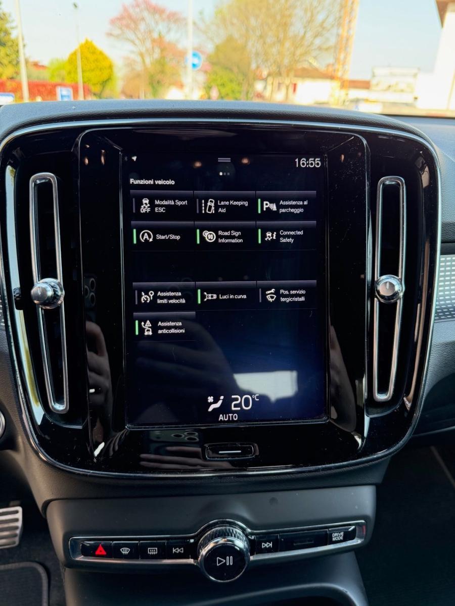 VOLVO - XC40 - D4 AWD Geartronic R-design #GANCIOTRAINO #TAG.VOLVO