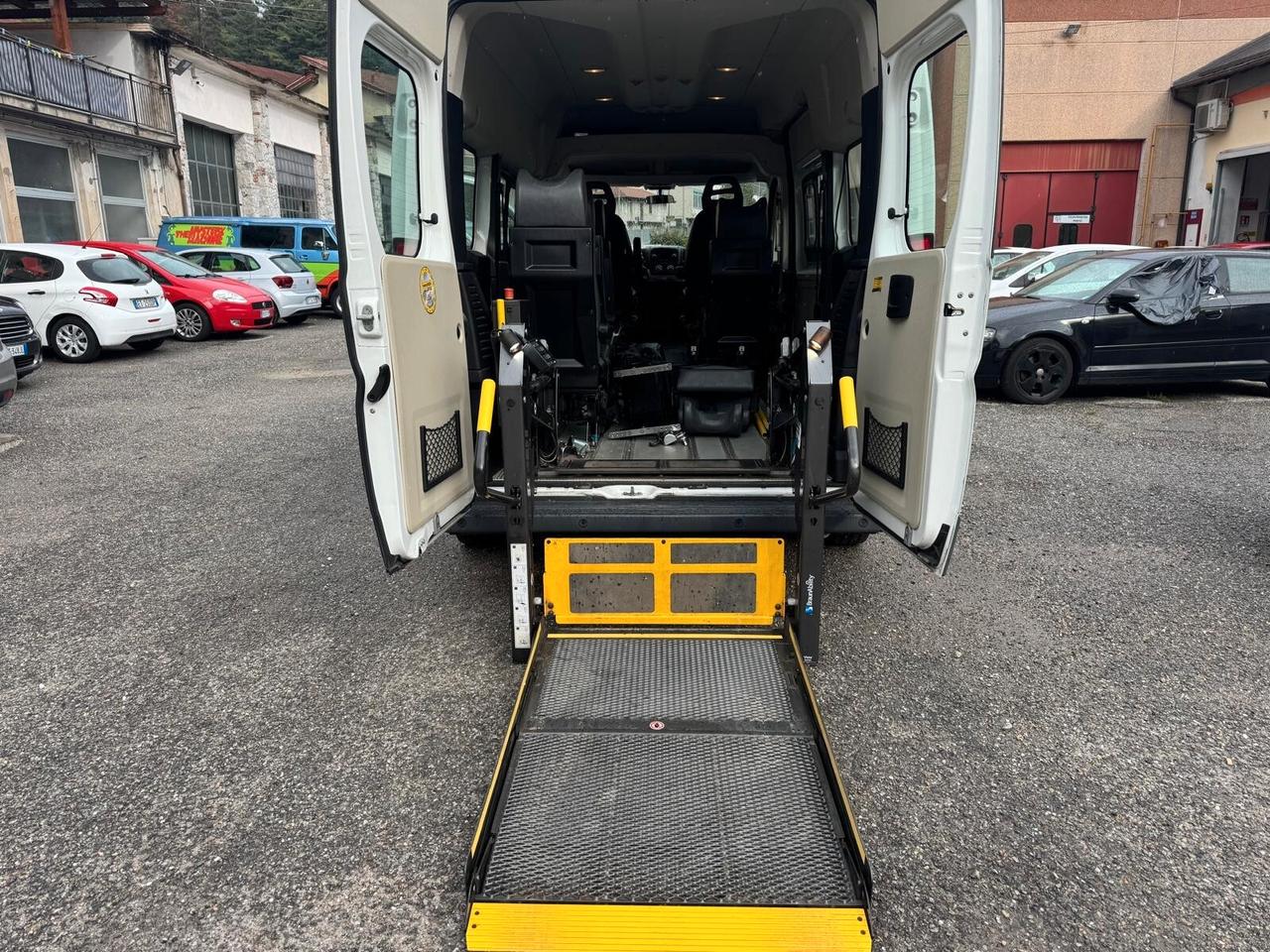 Peugeot Boxer TRASPORTO DISABILI CARROZZINE 330 2.0 BlueHDi/110CV PEDANA SOLLEVATRICE CARROZZINE