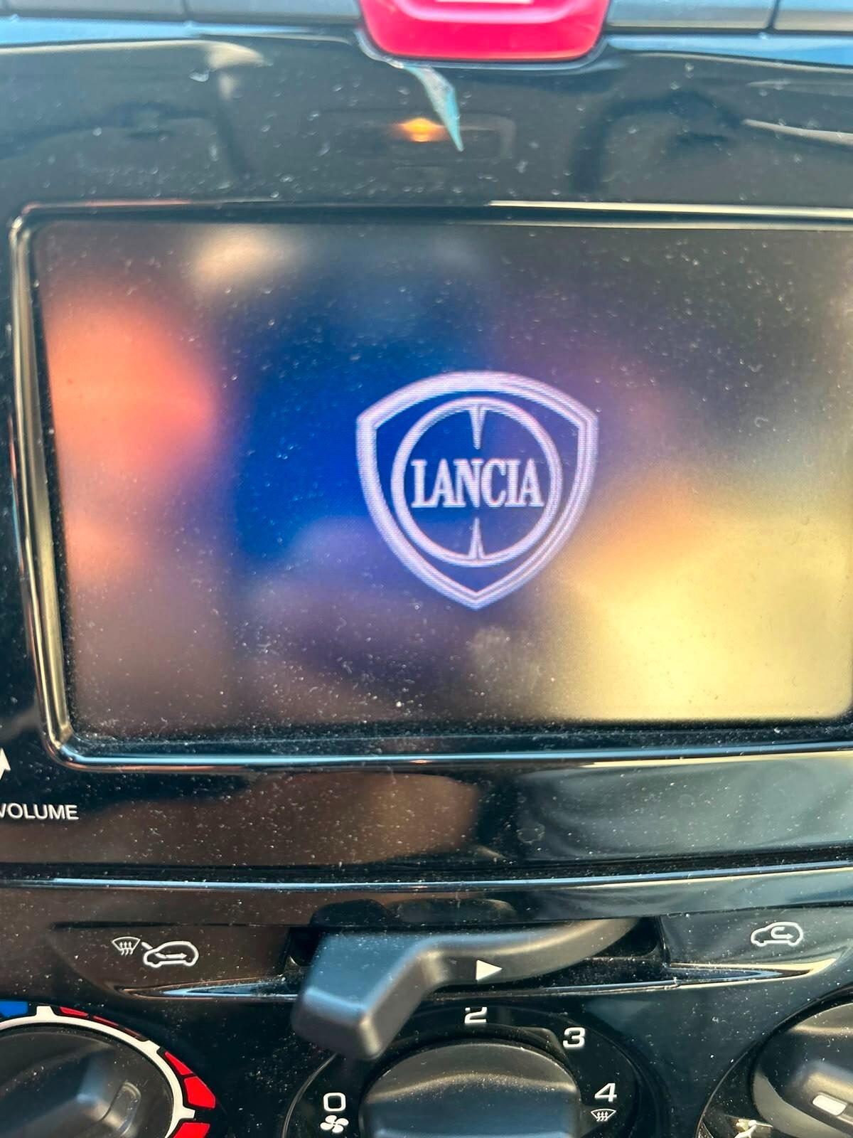 Lancia Ypsilon 1.0 FireFly 5 porte S&S Hybrid Ecochic Gold