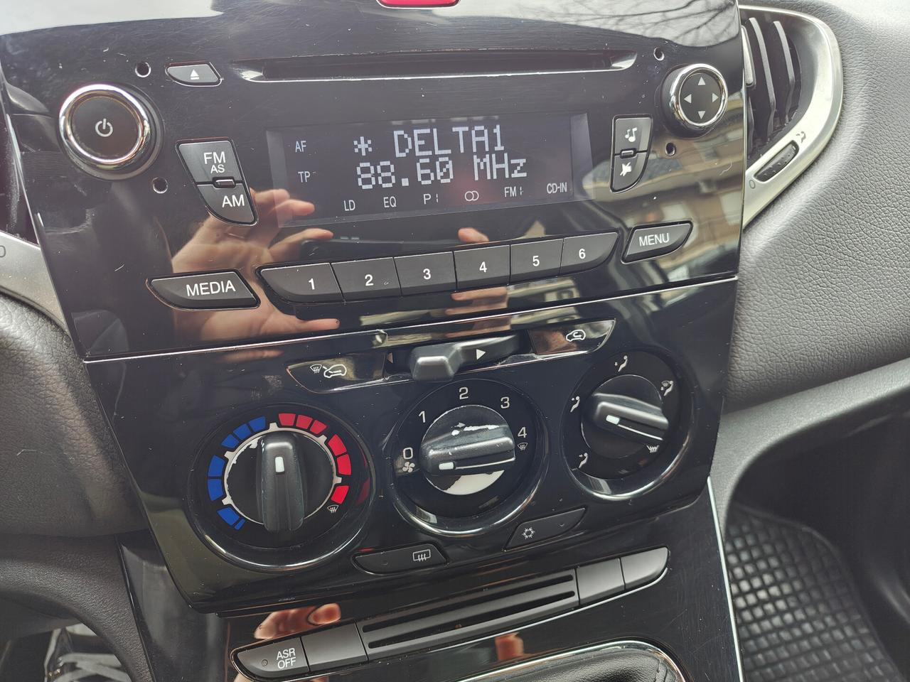 Lancia Ypsilon 1.2 69 CV 5 porte GPL Ecochic Silver