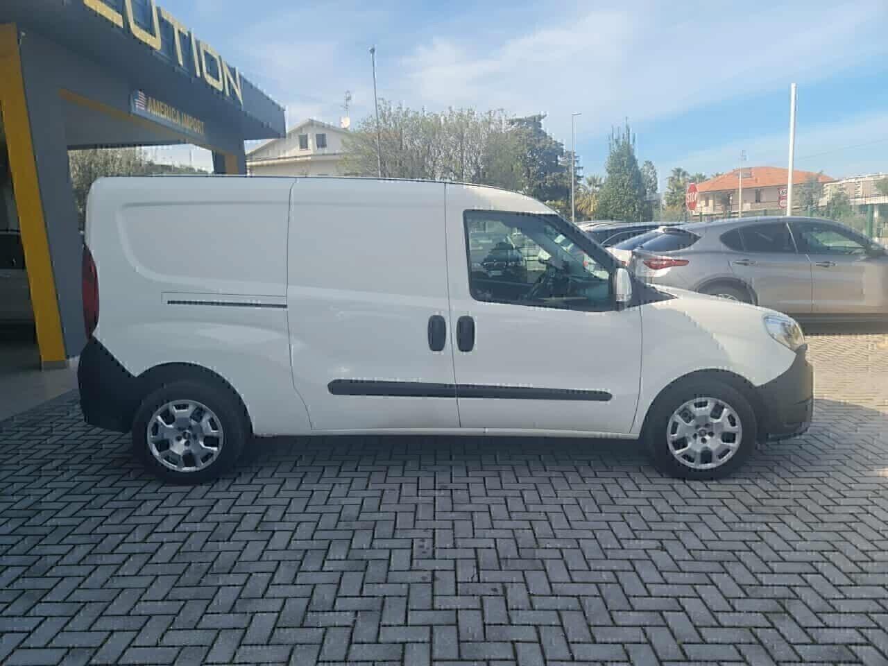 Fiat Doblò 1.4 T-Jet Natural Power PL-TN Cargo Maxi SX 3posti L2