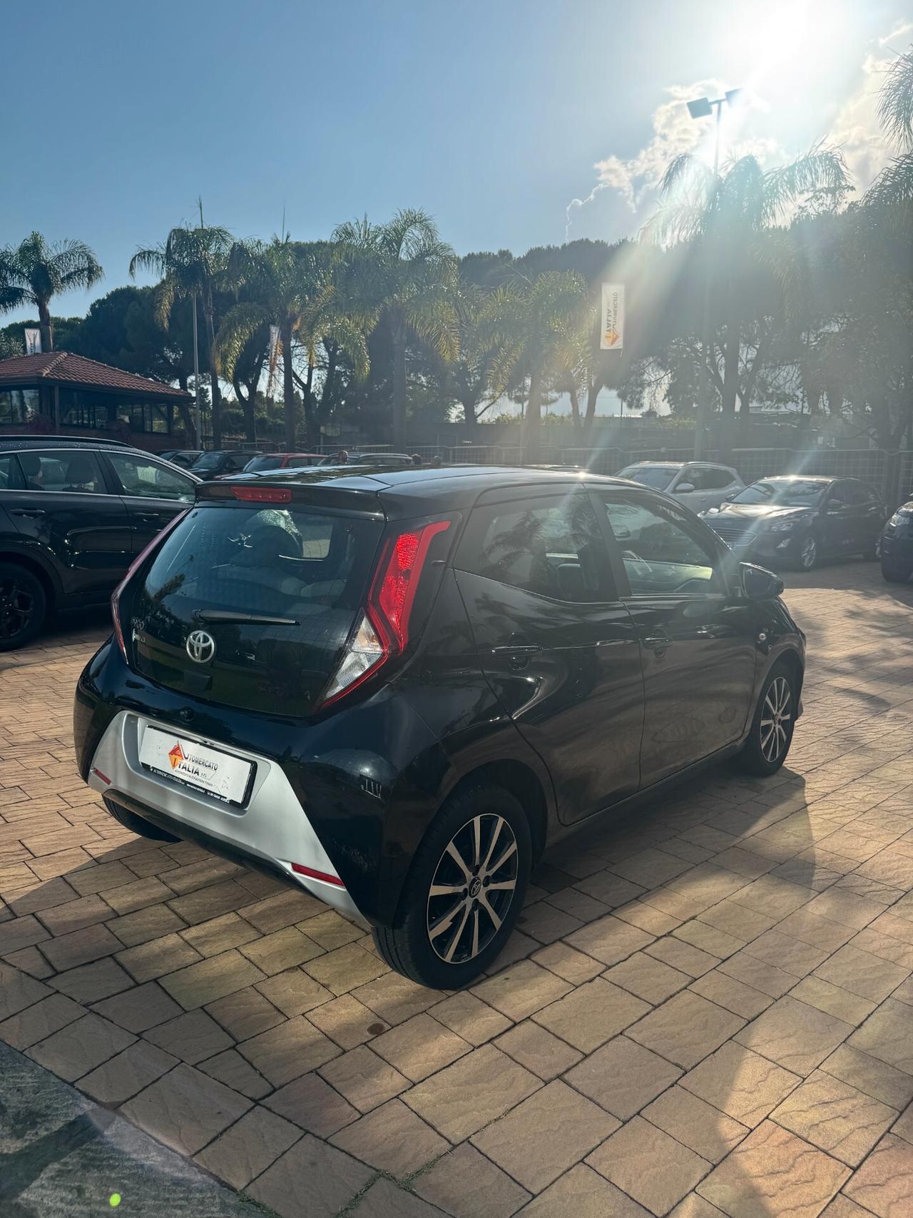 Toyota Aygo Connect 1.0 VVT-i 72 CV 5 porte x-clusiv
