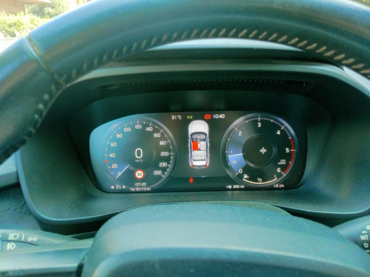 Volvo XC40 Business D3  #6218