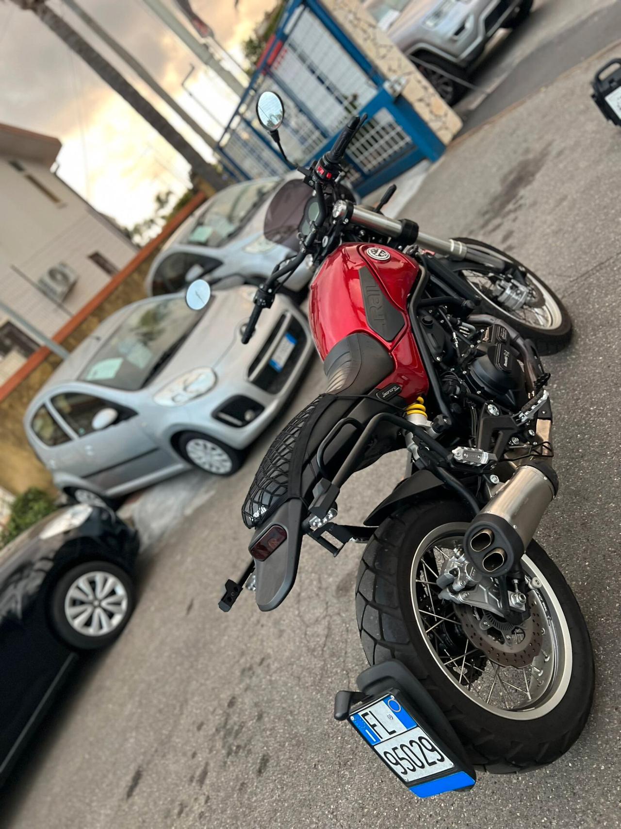 Benelli Leoncino 500 X