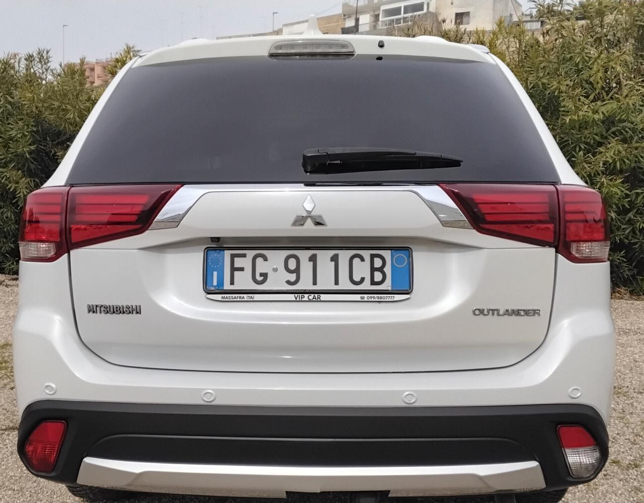 Mitsubishi Outlander 2.2 D INSTYLE PLUS 7 POSTI