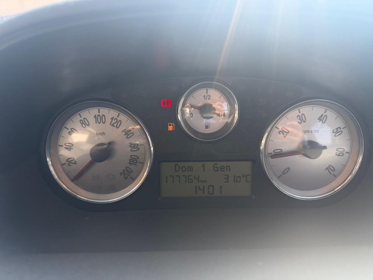 Lancia Ypsilon 1.3 MJT 75 CV Oro Bianco
