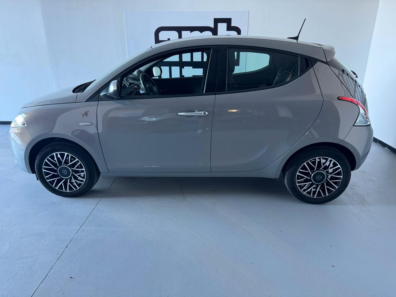 Lancia Ypsilon 1.0 FireFly 5 porte S&S Hybrid Ecochic A. Ferretti