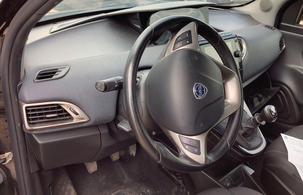 Lancia Ypsilon 1.0 FireFly 5 porte S&S Hybrid Gold