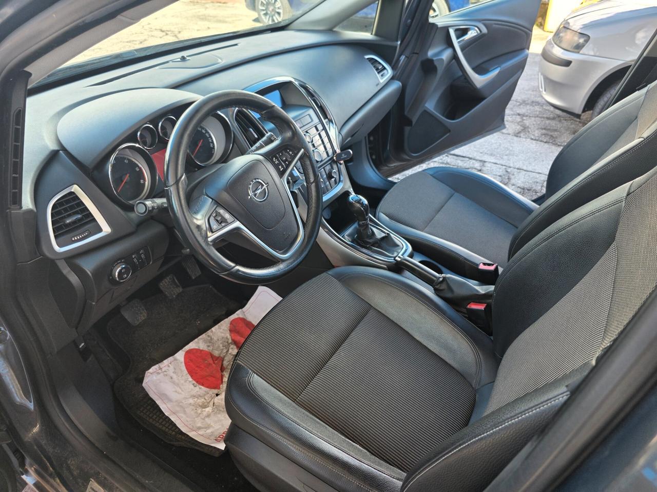 Opel Astra 1.7 CDTI 110CV Sports Tourer Cosmo con 325.000km