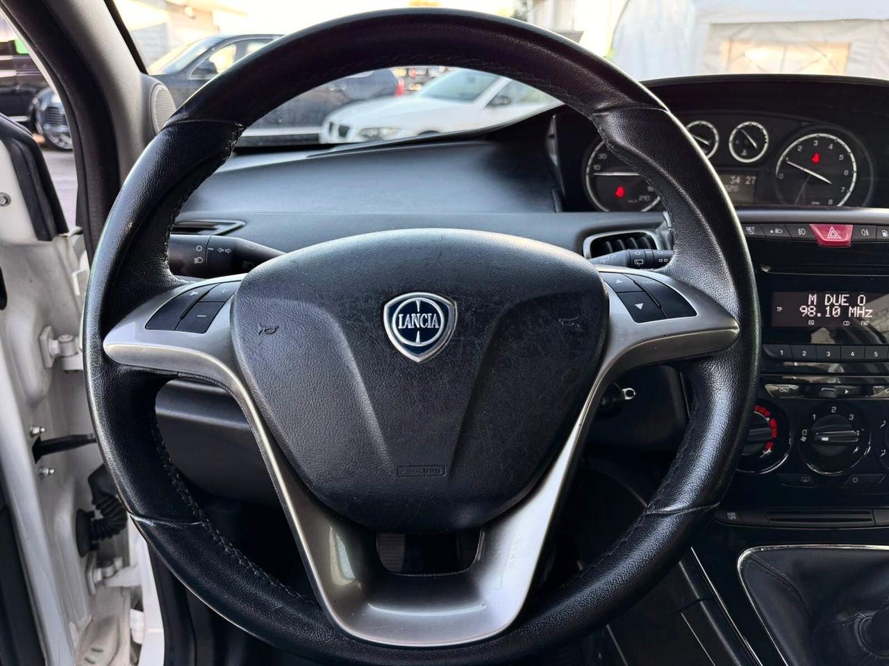 Lancia Ypsilon 0.9 TwinAir 85 CV 5 porte Metano Ecochic Gold