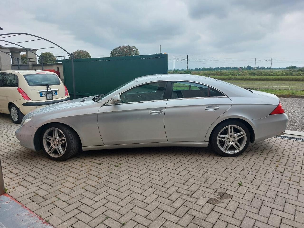 Mercedes-Benz CLS 350 V6 272CV SPORT AMG NAVY TEL.!!!!