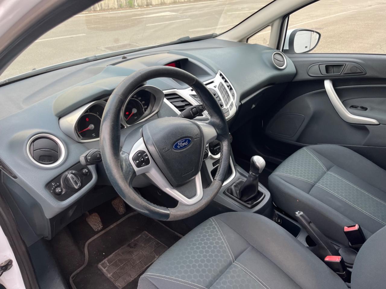 Ford Fiesta 1.2benz 2009 113.000km perfetta per neopatentati