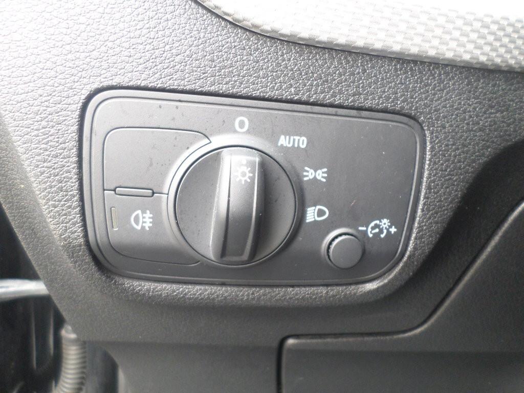 Audi Q2 30 TDI Business