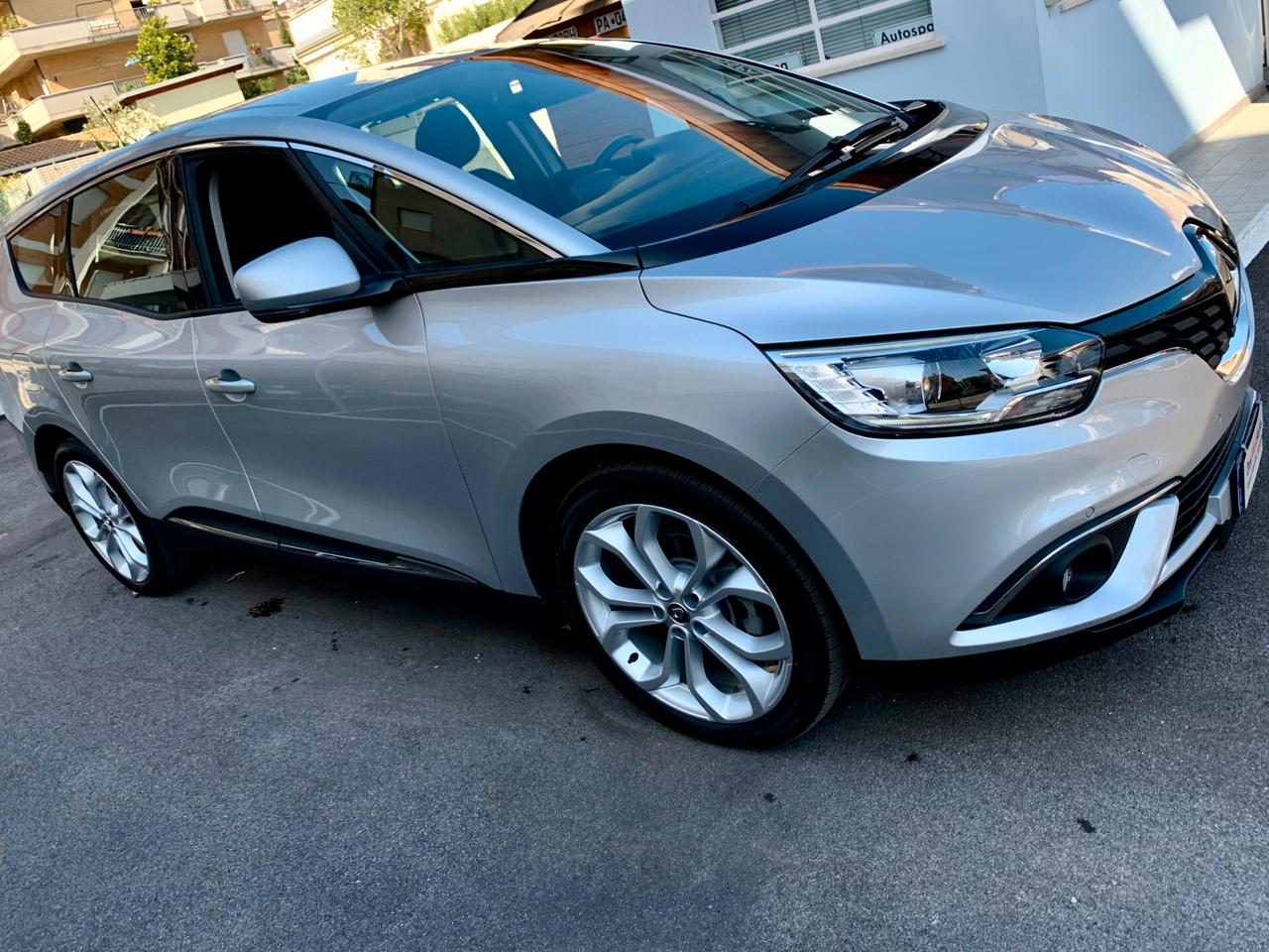 Renault Grand Scenic dCi 120 CV EDC Sport 7 POSTI