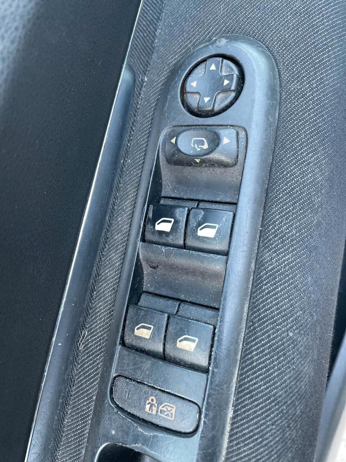 Peugeot 3008 1.6 HDi 110CV Premium