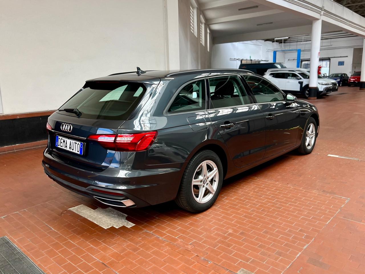 Audi A4 Avant Ibrida TDI/163 CV S-Tronic