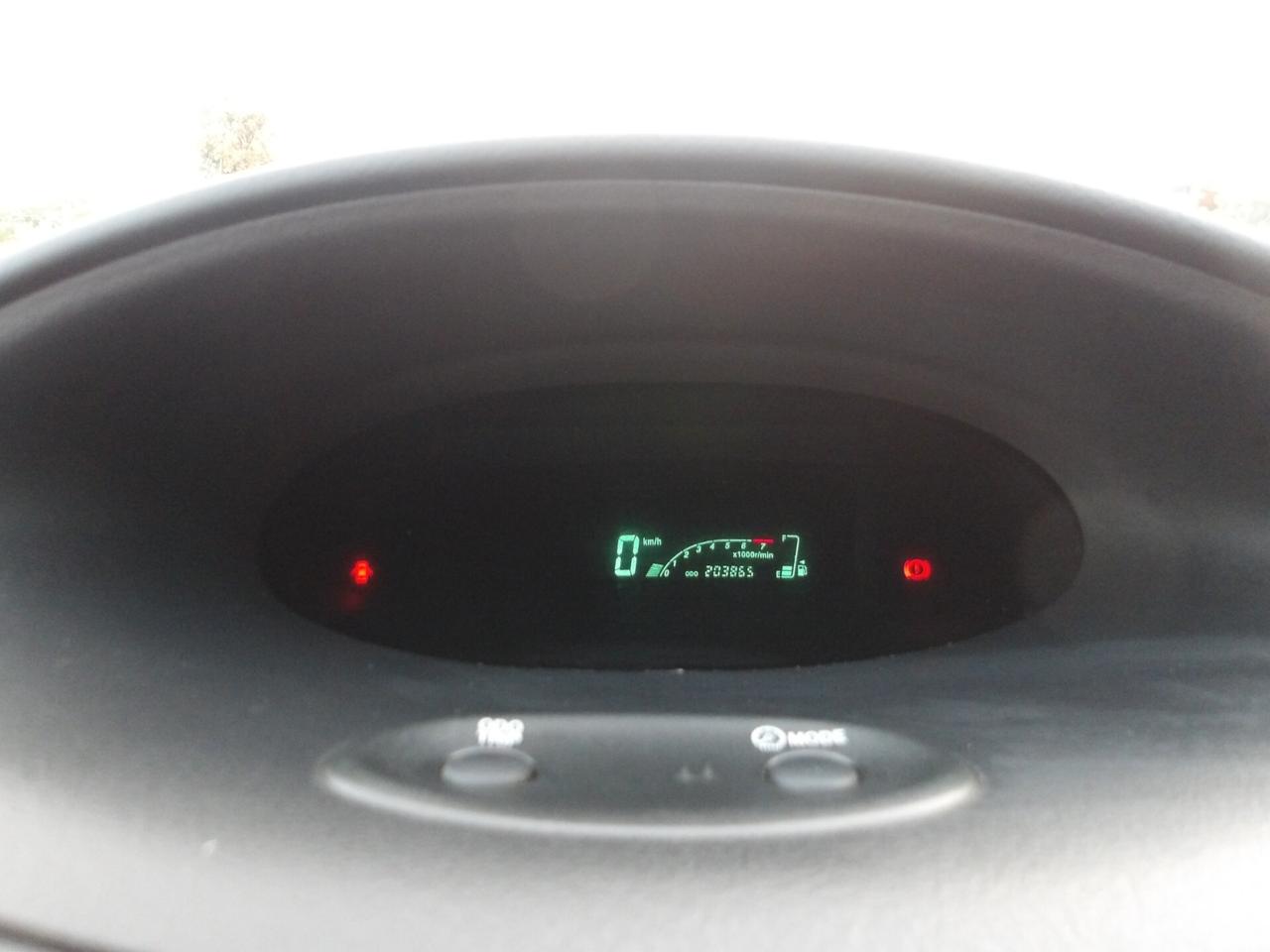 TOYOTA YARIS 1.3 BENZ-2005