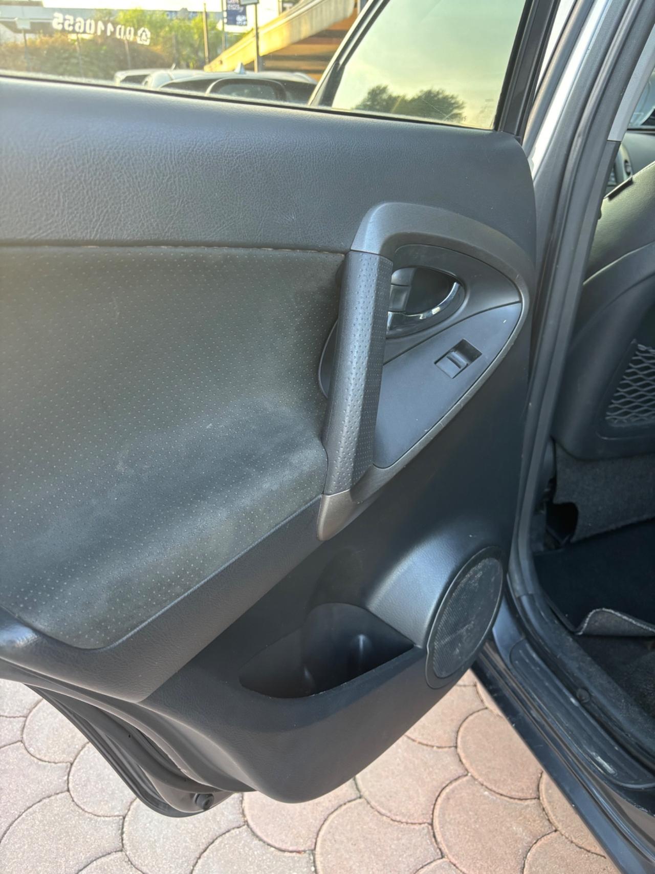 Toyota RAV 4 RAV4 2.2 D-4D 150 CV Lounge 10/2012