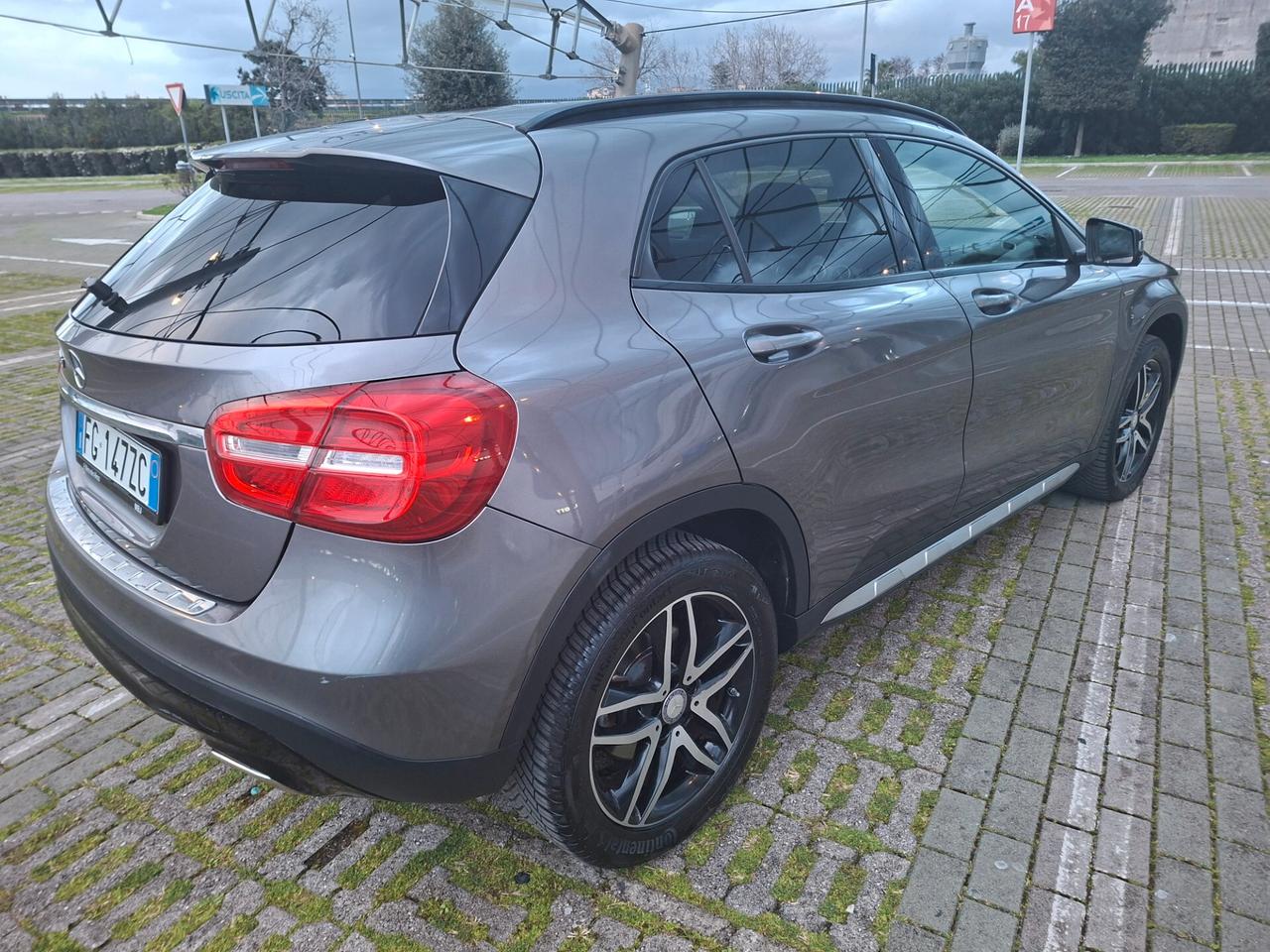 Mercedes-benz GLA 180 d Premium