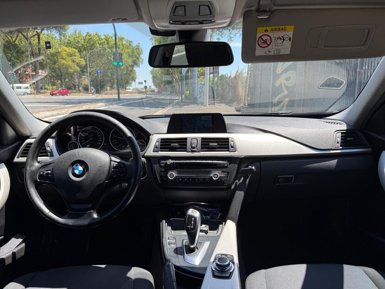 Bmw 318d Touring Business aut. Navi Professional Fari Xeno