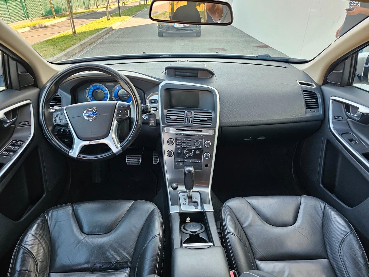 Volvo XC 60 XC60 D5 AWD R-design
