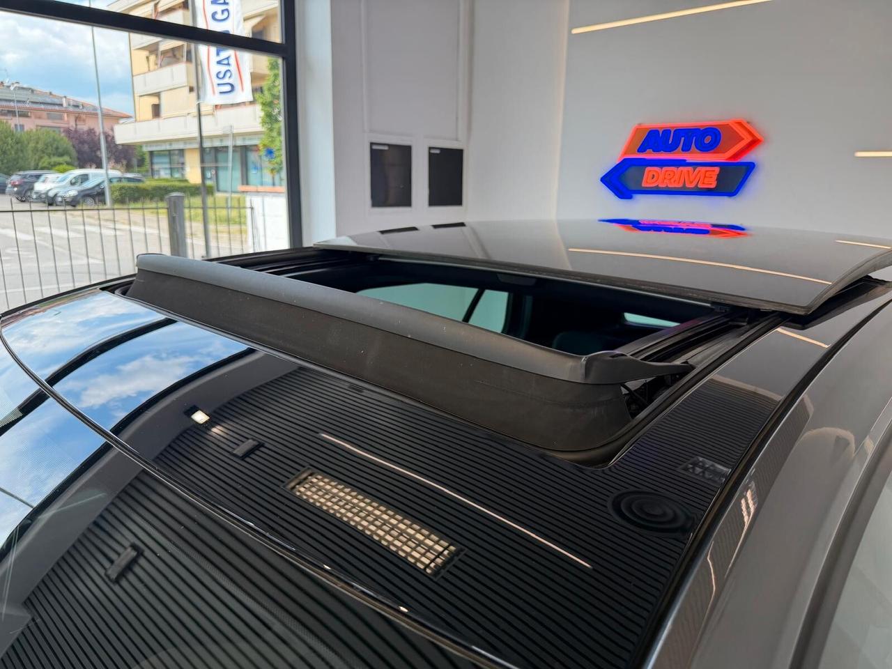 Volkswagen Golf 1.6 TDI R-LINE FULL OPTIONAL