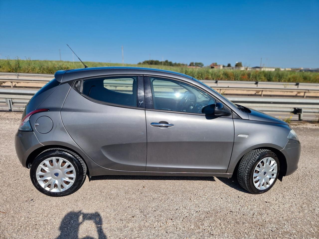 Lancia Ypsilon 1.2 69 CV Unyca
