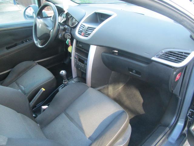 PEUGEOT 207 1.6 HDi 110CV CC Féline