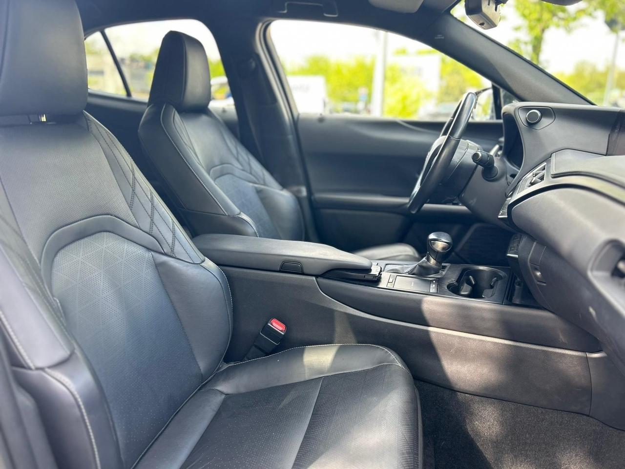 Lexus UX 250h Hybrid AWD Luxury Navi Pelle LED Camera