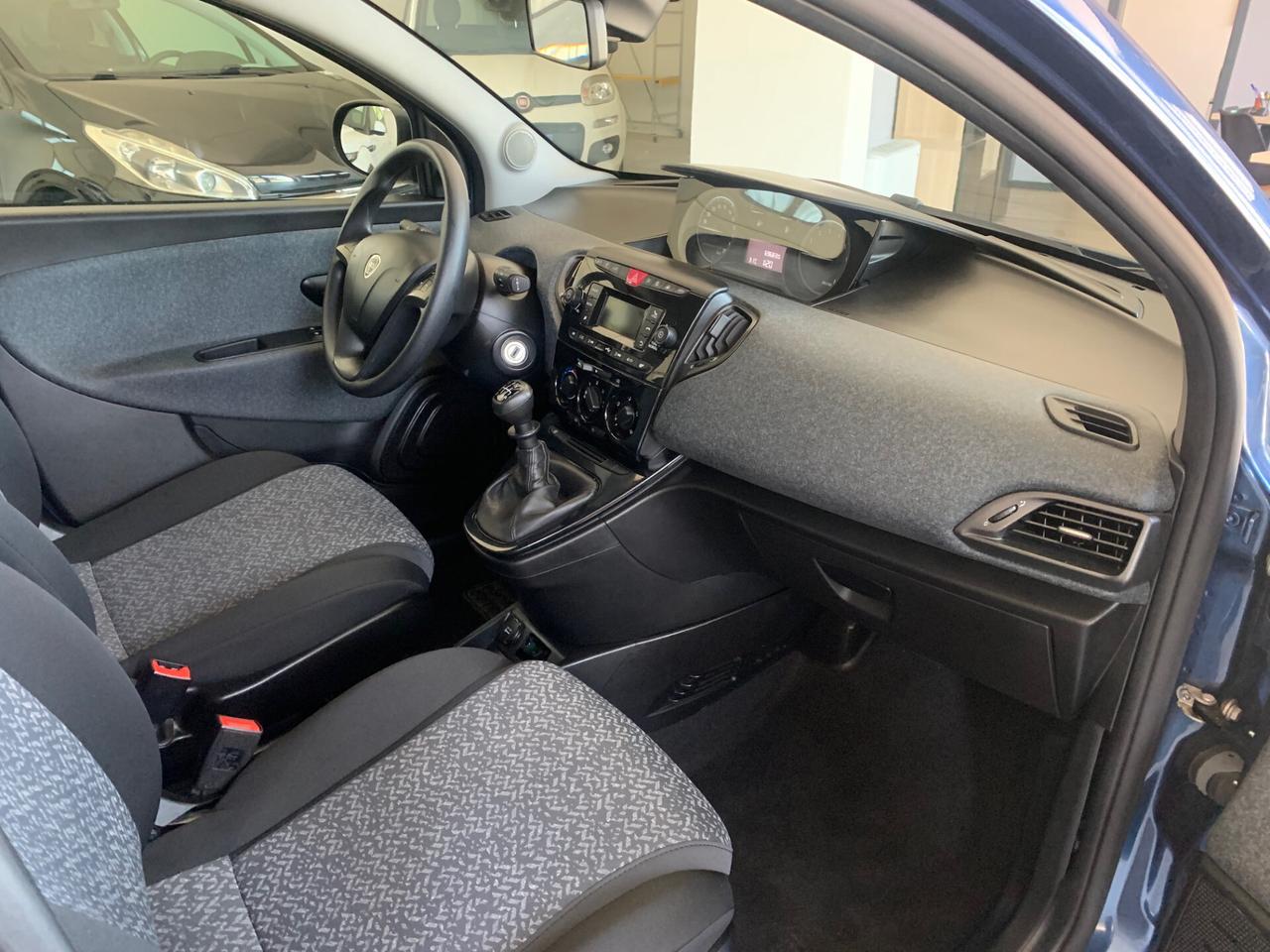 Lancia Ypsilon 1.0 FireFly 5 porte S&S Hybrid Silver