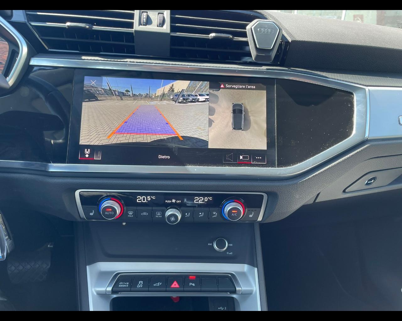 AUDI Q3 45 1.4 tfsi e Business s-tronic