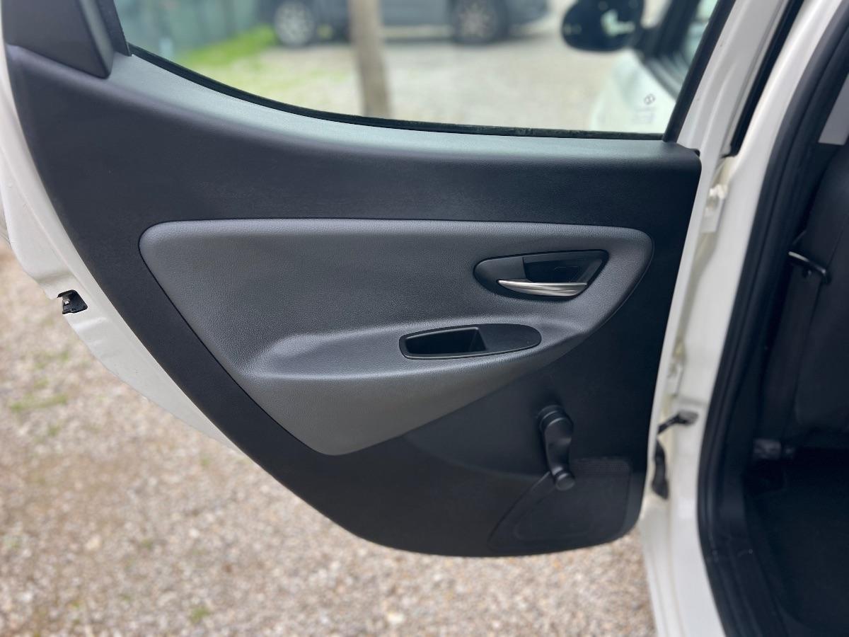 LANCIA - Ypsilon - 1.2 69 CV 5 porte Silver